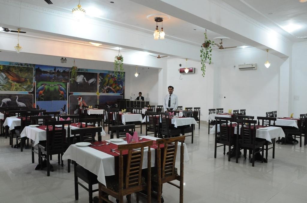 Hotel The Raj Palace Bharatpur Exterior photo