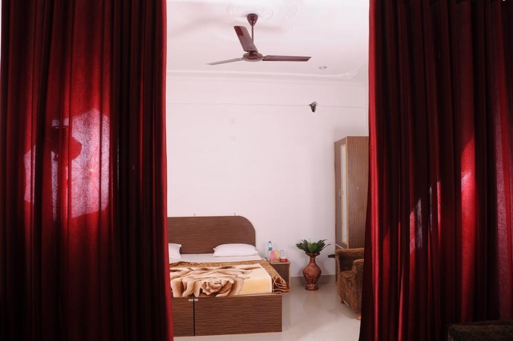 Hotel The Raj Palace Bharatpur Exterior photo